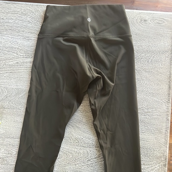 LULULEMON 21” crop leggings - Picture 2 of 2
